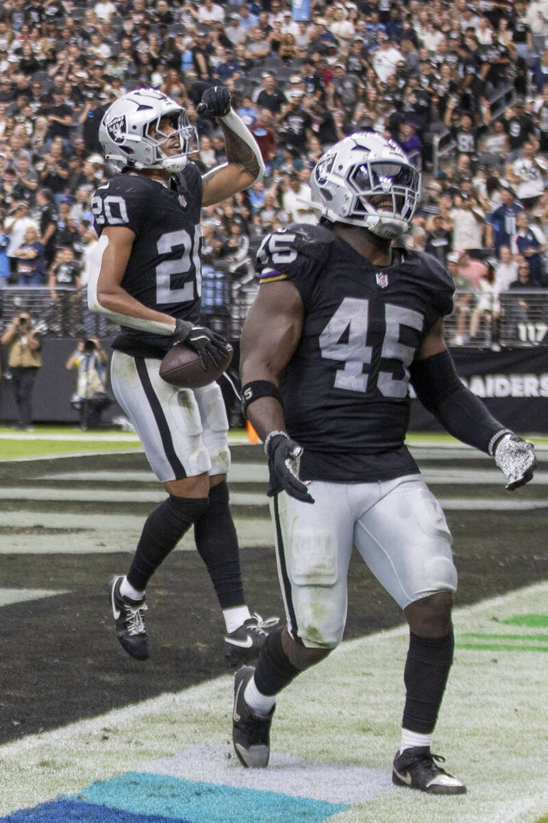Raiders linebacker Devin White (45) celebrates his interception of Tennessee Titans quarterback ...
