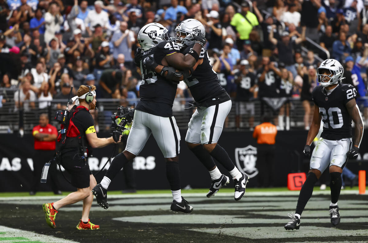 Raiders linebacker Devin White (45) and Raiders outside linebacker Elandon Roberts (52) celebra ...