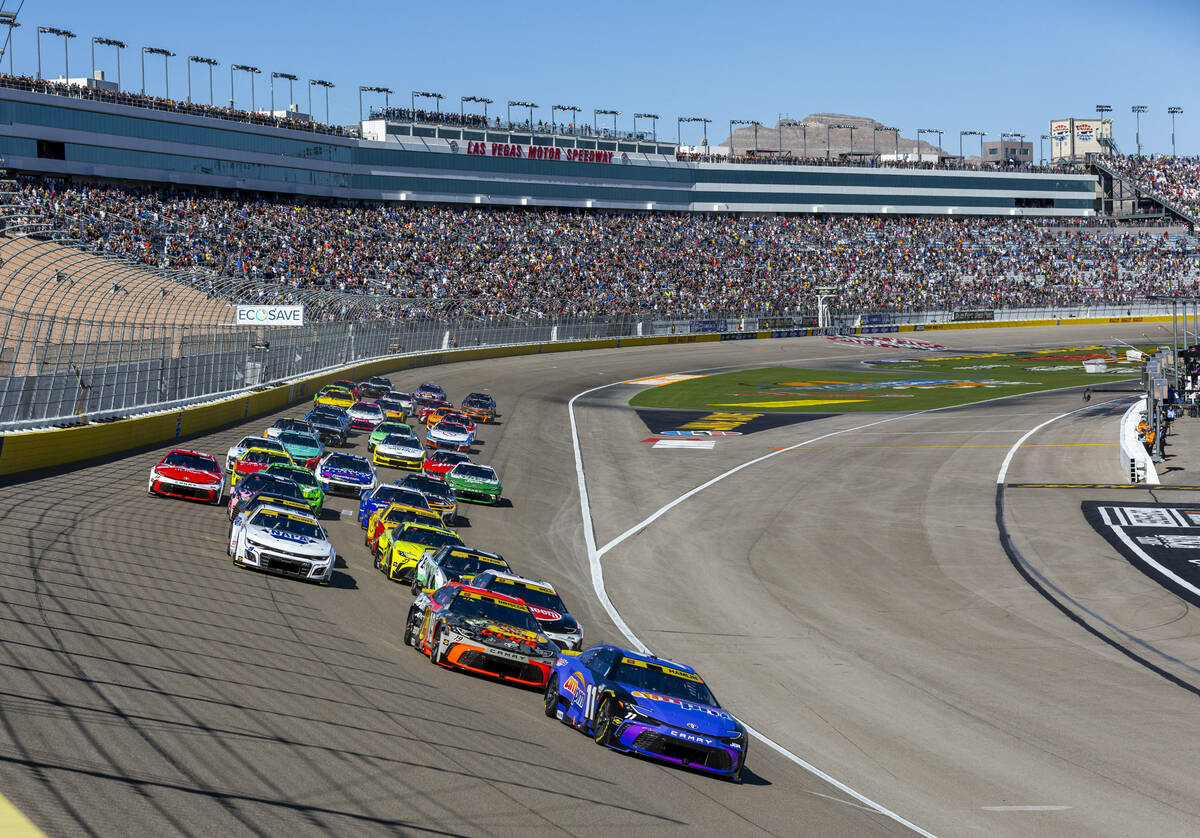 Denny Hamlin (11) leads Chase Briscoe (19) and the rest of the field out of turn one at the sta ...