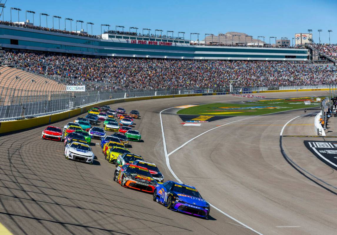 Denny Hamlin (11) leads Chase Briscoe (19) and the rest of the field out of turn one at the sta ...