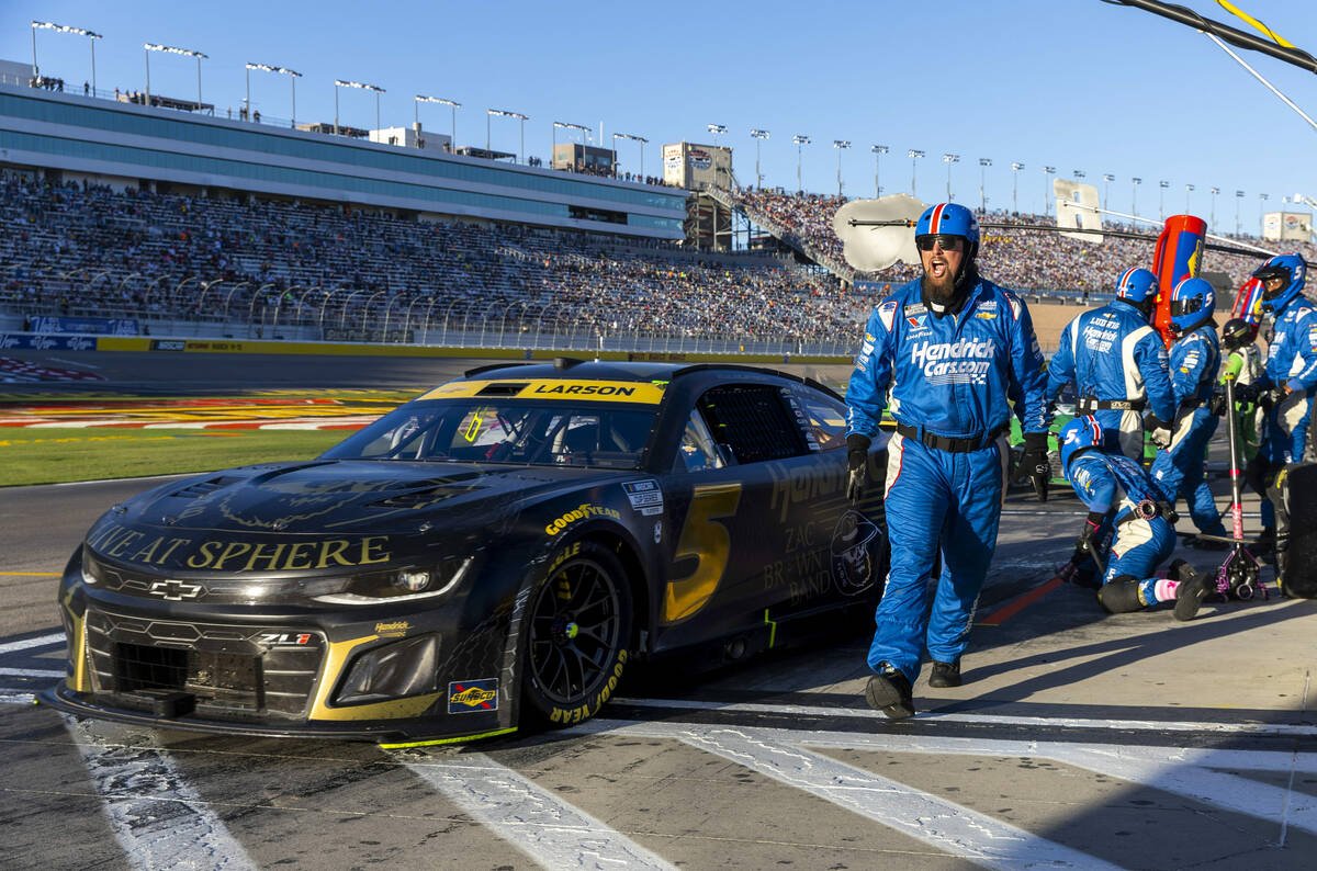 Kyle Larson (5) leaves the pit after a tire change and refueling late during the NASCAR Cup Ser ...
