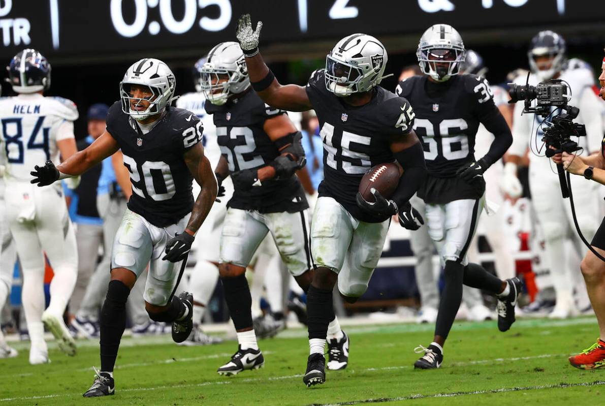 Raiders linebacker Devin White (45) celebrates his interception against the Tennessee Titans du ...