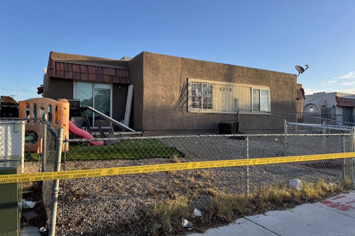 Police investigate a homicide Tuesday, Oct. 14, 2025, on the 5300 block of Cheyenne Avenue in L ...