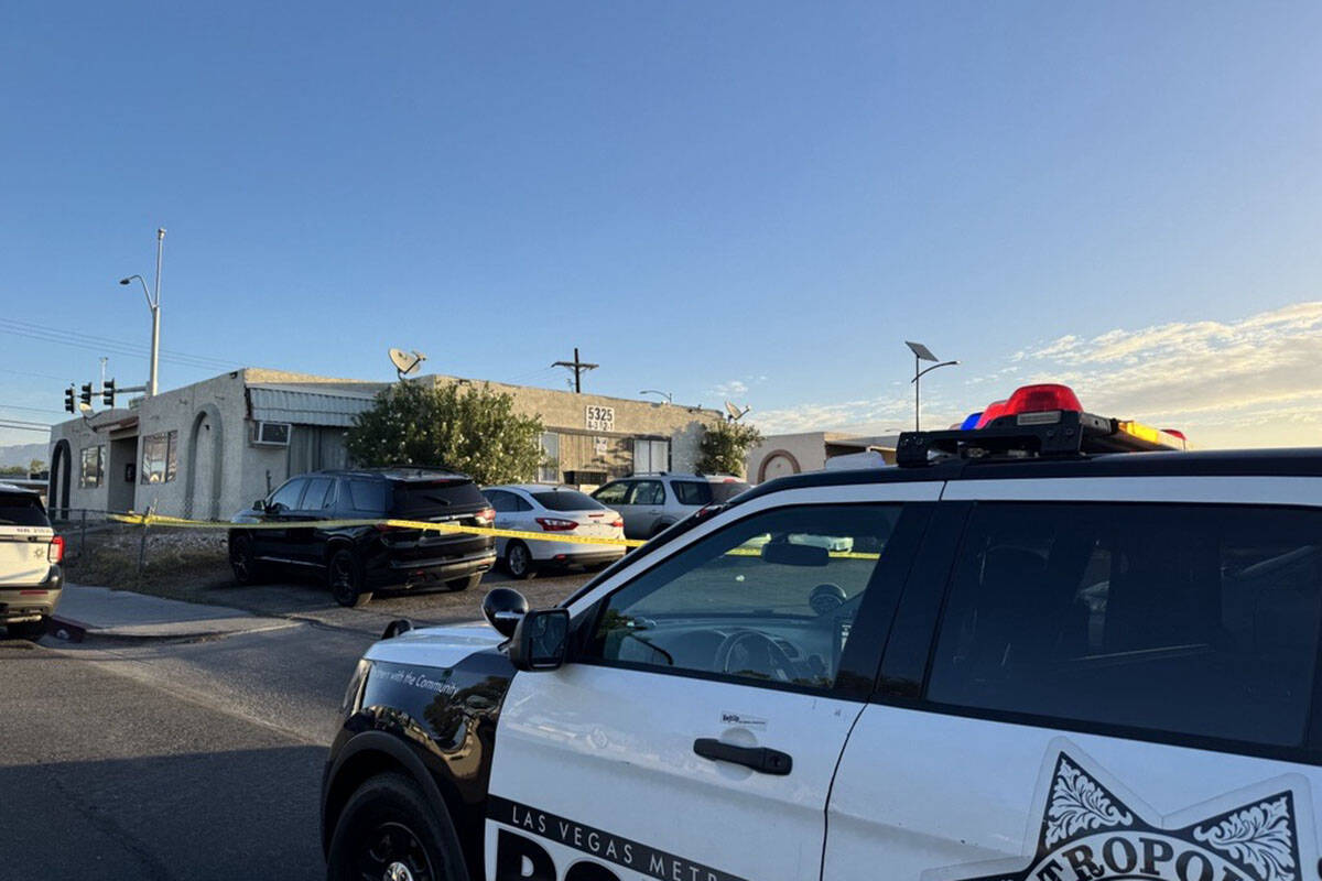 Police investigate a homicide Tuesday, Oct. 14, 2025, on the 5300 block of Cheyenne Avenue in L ...
