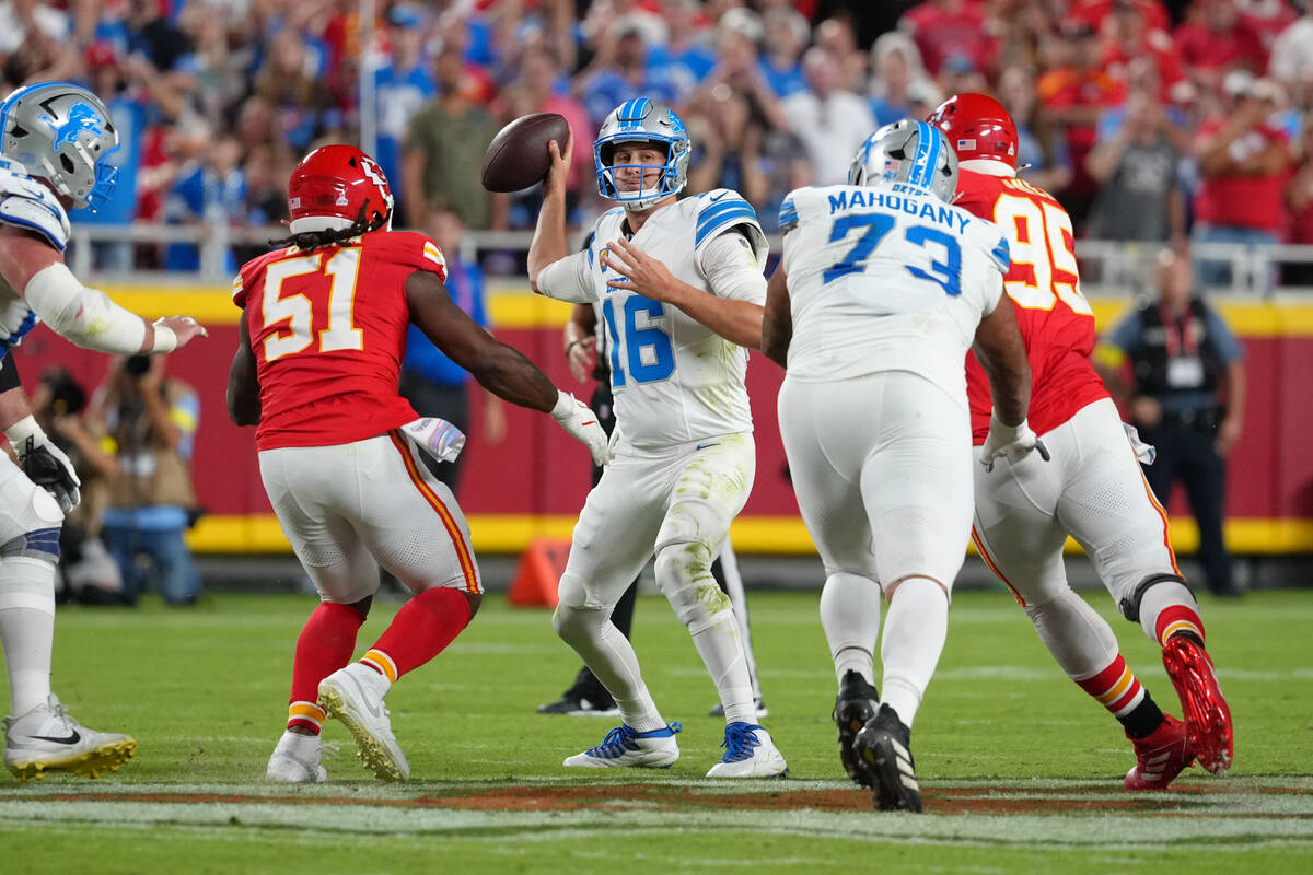 Detroit Lions quarterback Jared Goff (16) passes against Kansas City Chiefs defensive end Micha ...