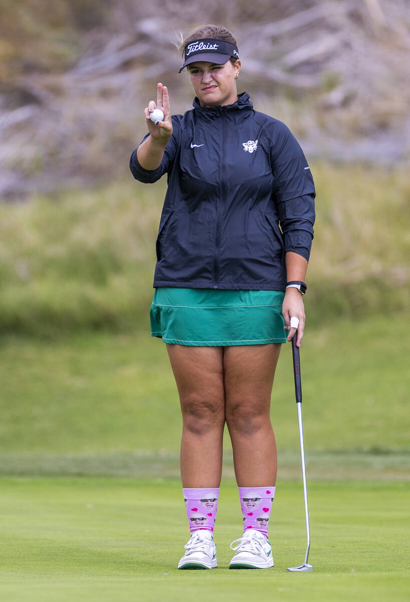 Palo Verde's Sage Parry lines up a putt during the 5A girls golf state tournament at the B ...