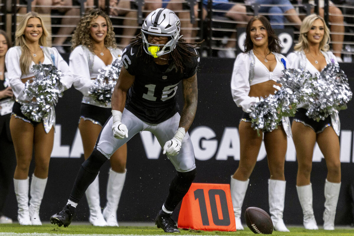 Raiders wide receiver Jakobi Meyers (16) flexes after making a catch during the second half of ...