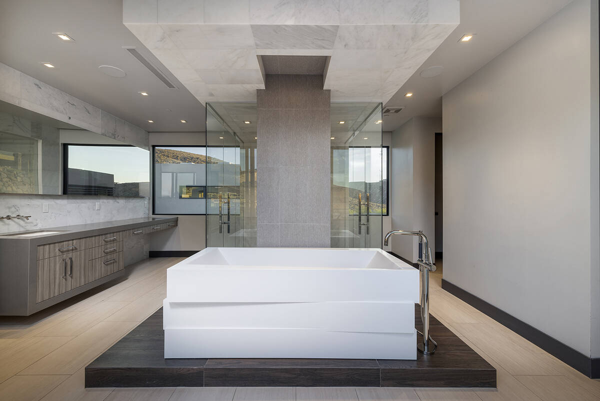 The master bath. (Las Vegas Sotheby’s International Realty)