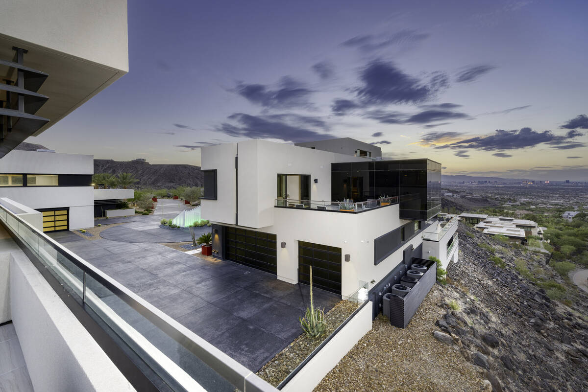 The garage. (Las Vegas Sotheby’s International Realty)