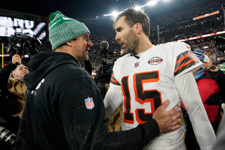 Cleveland Browns quarterback Joe Flacco, right, greets New York Jets' Aaron Rodgers, left, ...