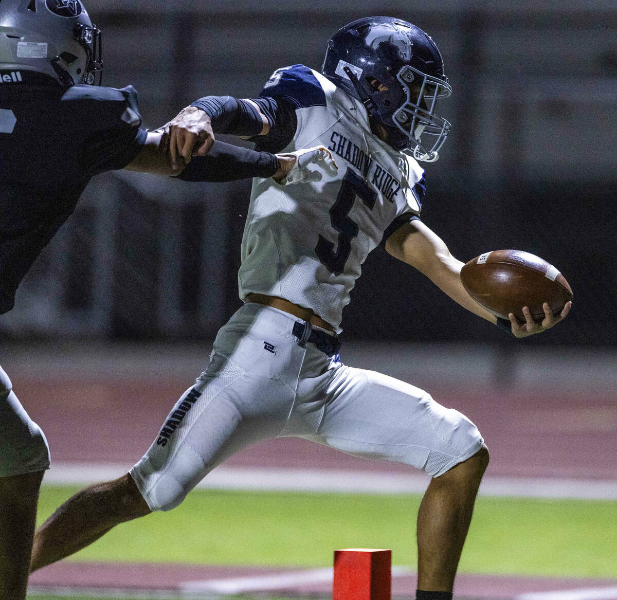 Shadow Ridge quarterback Isaiah Ruiz (5) extends to get into the end zone on a run against Palo ...