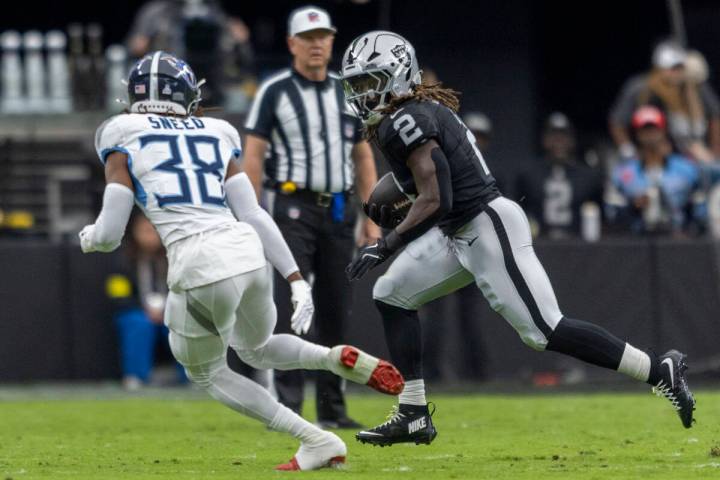 Raiders running back Ashton Jeanty (2) rushes against Tennessee Titans cornerback L'Jarius Snee ...