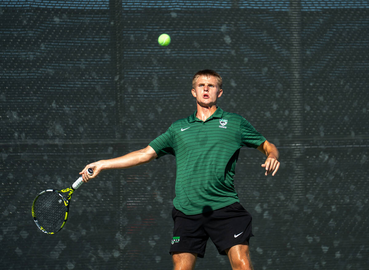 Palo Verde players warm up with each other during the 5A state doubles and singles title match ...