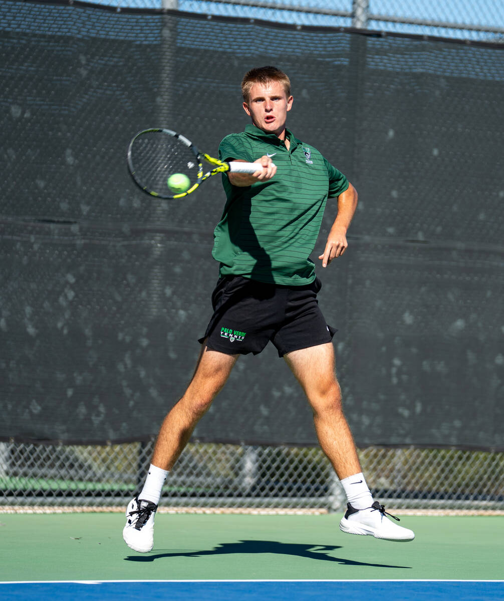 Palo Verde players warm up with each other during the 5A state doubles and singles title match ...