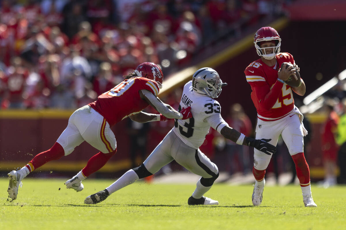 Raiders linebacker Jamal Adams (33) prepares to sack Kansas City Chiefs quarterback Patrick Mah ...