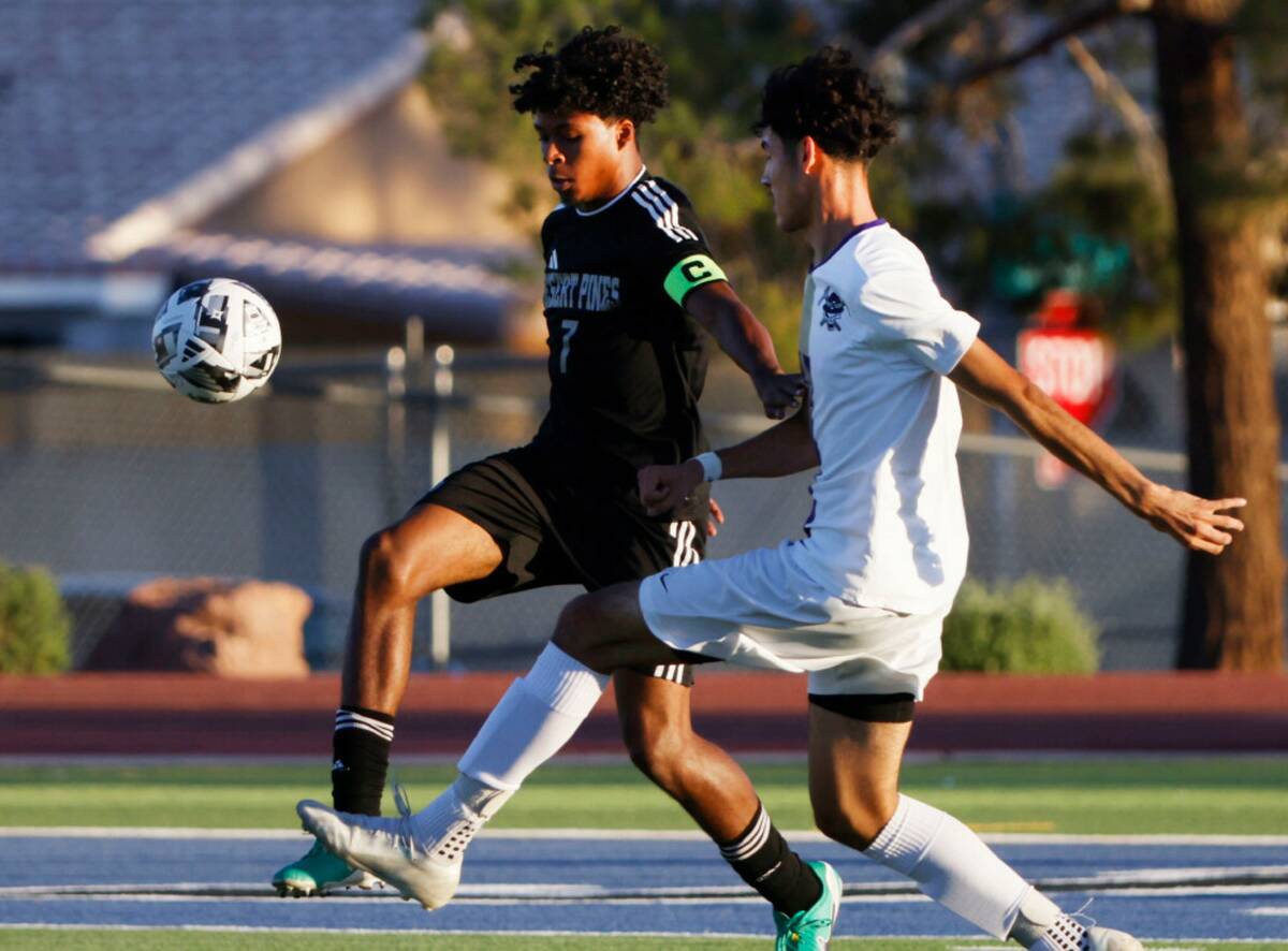 Sunrise Mountain central defensive midfielder Antonio Beltran (17) and Desert Pines midfielder ...