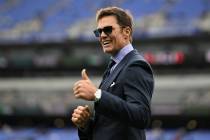 Fox broadcaster and former NFL quarterback Tom Brady gives a thumbs up before an NFL football g ...