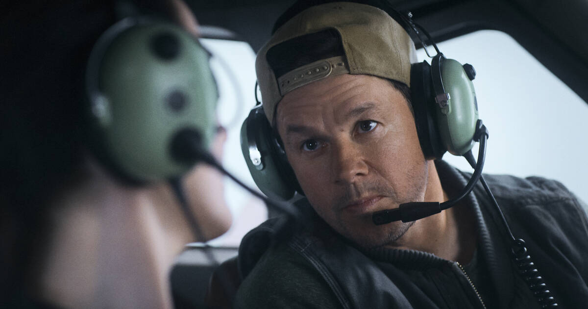Michelle Dockery and Mark Wahlberg appear in the movie "Flight Risk." (Lionsgate)