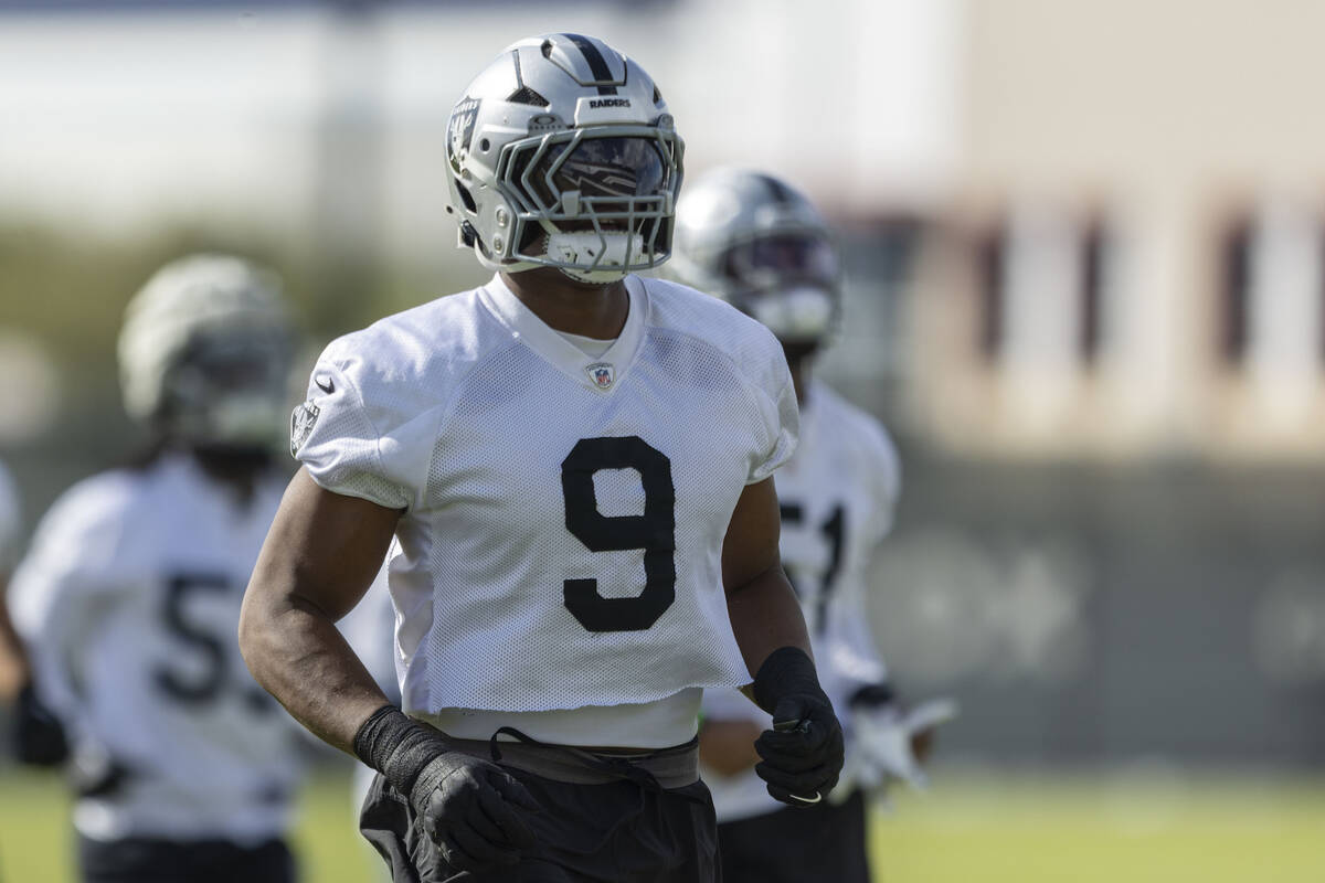 Raiders defensive end Tyree Wilson (9) warms up during the team’s practice at the Interm ...