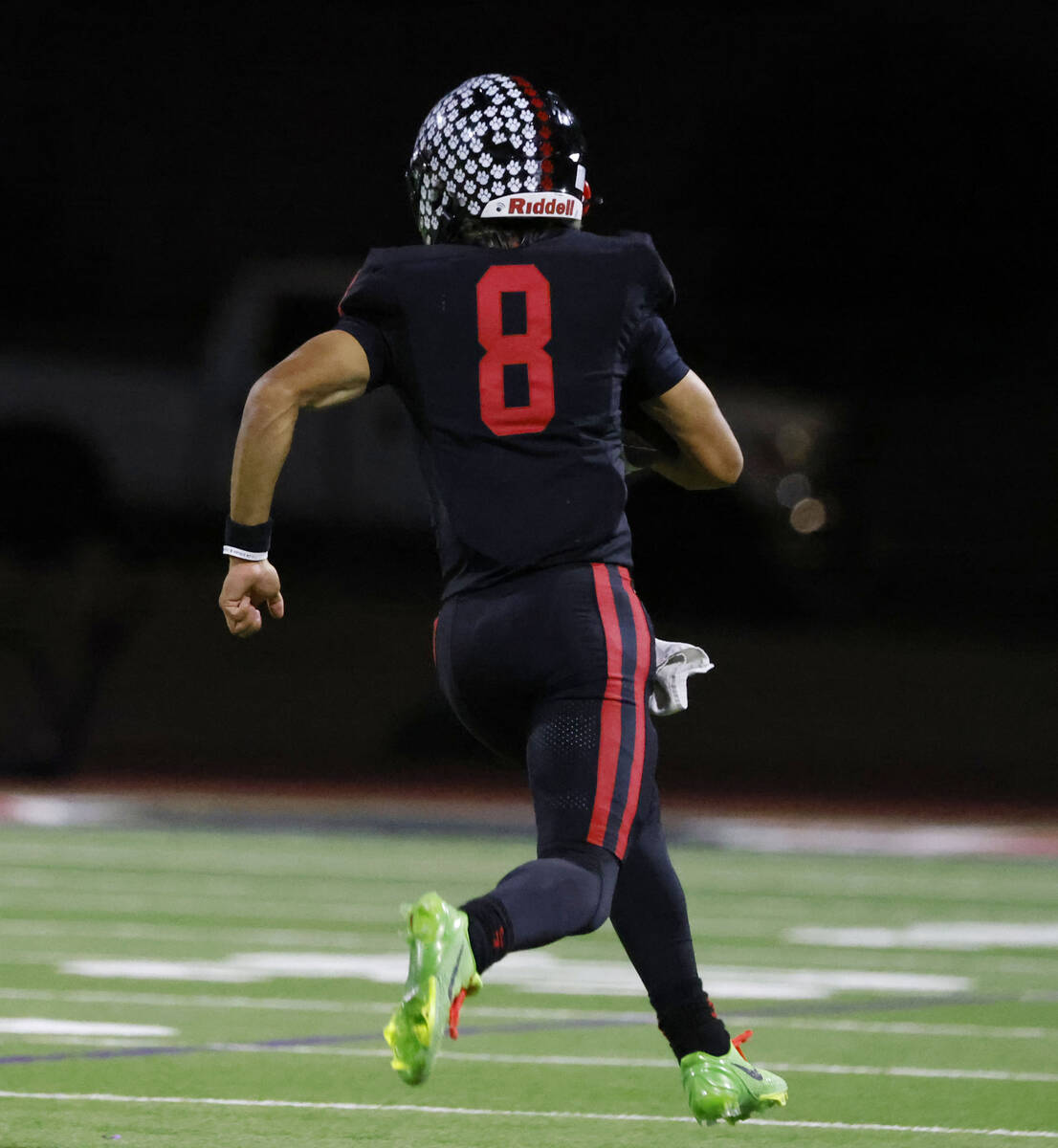 Las Vegas High's quarterback Tanner Vibabul (8) runs for a touchdown against Arbor View du ...