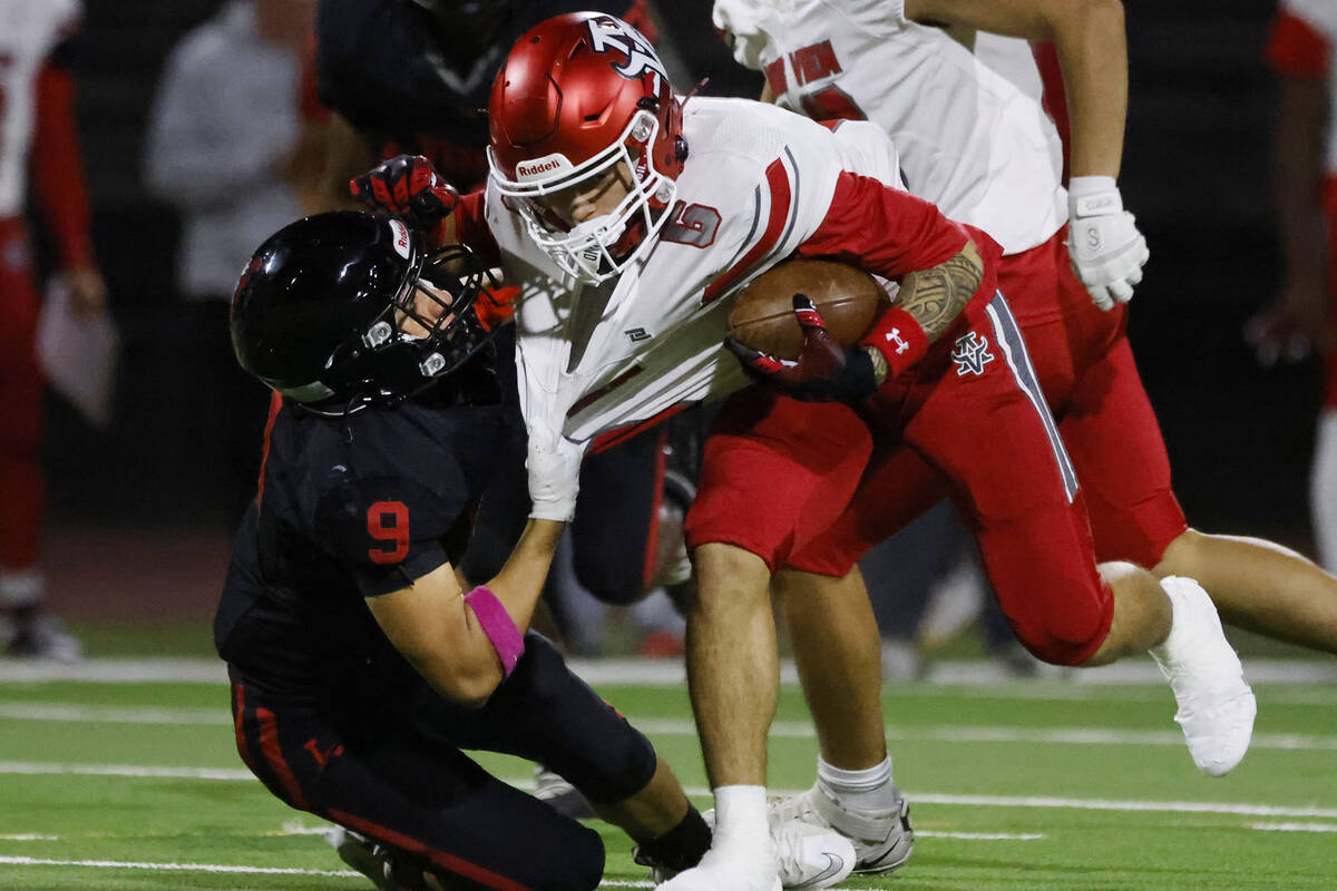 Arbor View's wide receiver Jayden Williams (6) is taken down by linebacker Gabriel Vidana ...