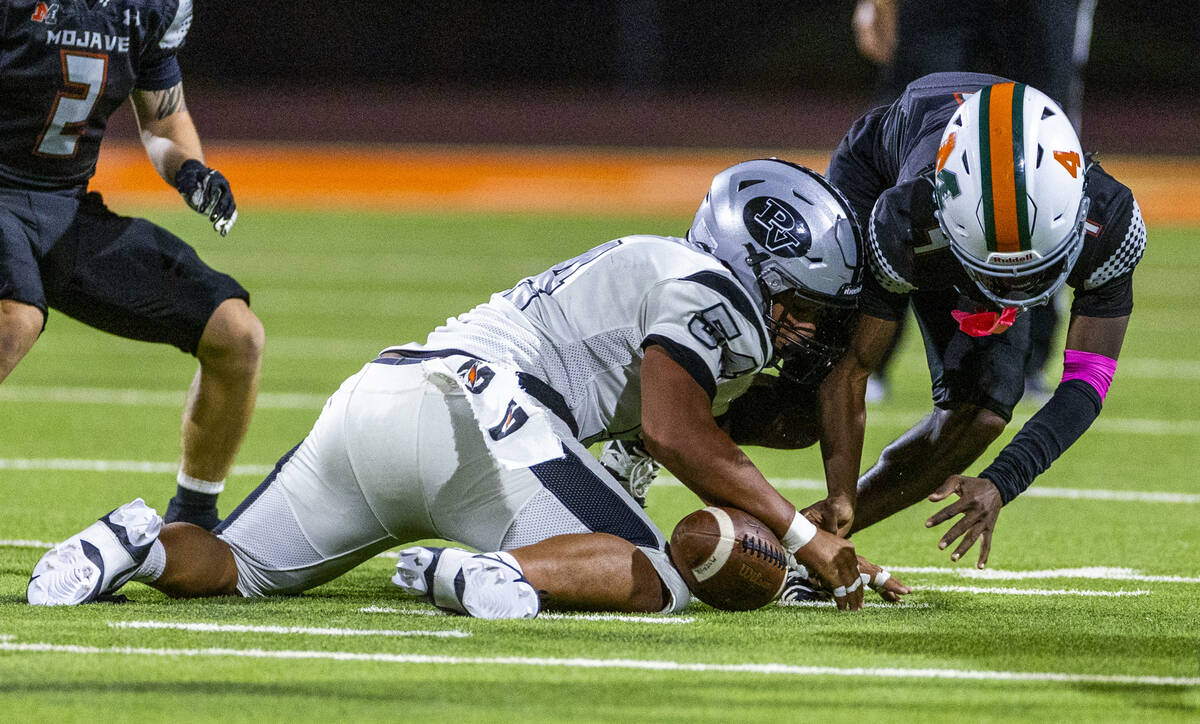 Palo Verde's Moziah Kitiona (54) recovers a fumble after a bad snap to Mojave quarterback ...