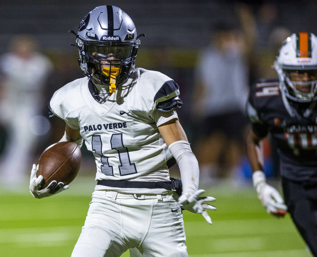 Palo Verde's Landon Powell (11) runs after an interception against Mojave during the first ...