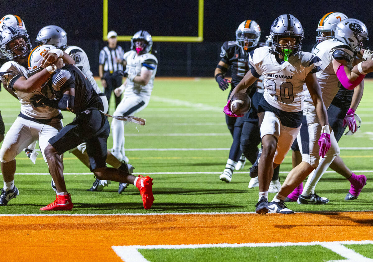Palo Verde's Rio Pascal (20) runs into the end zone for score against Mojave during the f ...