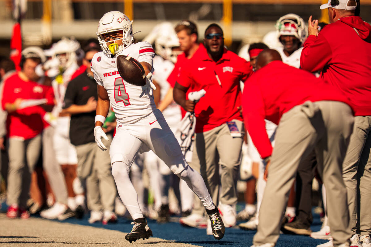 UNLV wide receiver DeAngelo Irvin Jr. (4) comes back onto the field from out-of-bounds during t ...