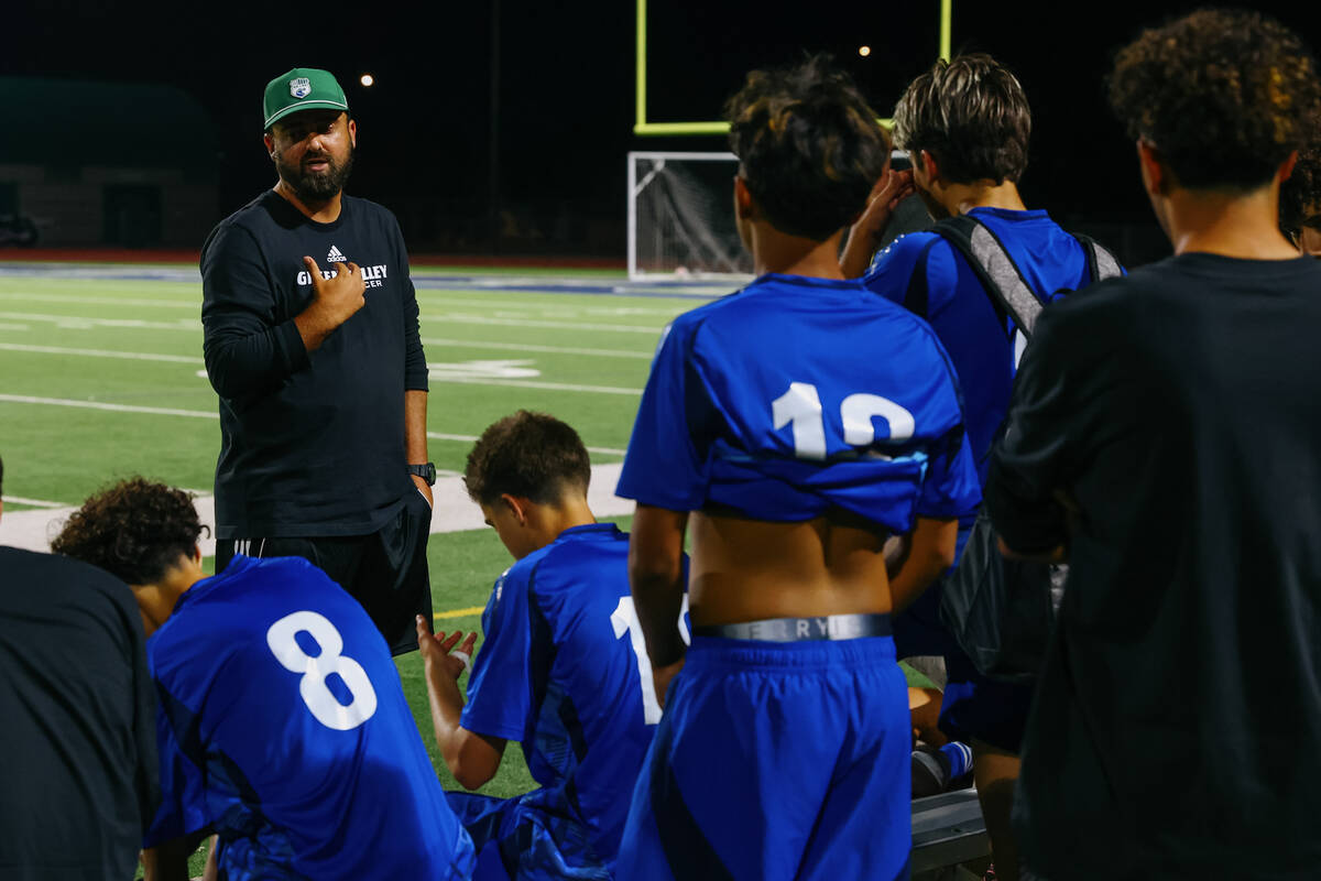 Green Valley head coach Eric Billington talks with the team after a first round game of 4A boys ...