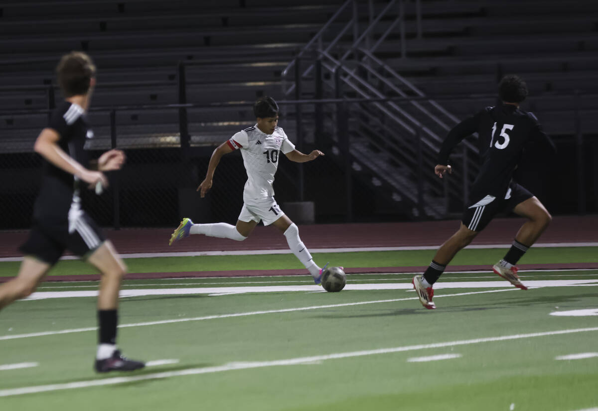 Las Vegas' Anthony Cardenas (10) brings the ball up the field against Palo Verde during a ...