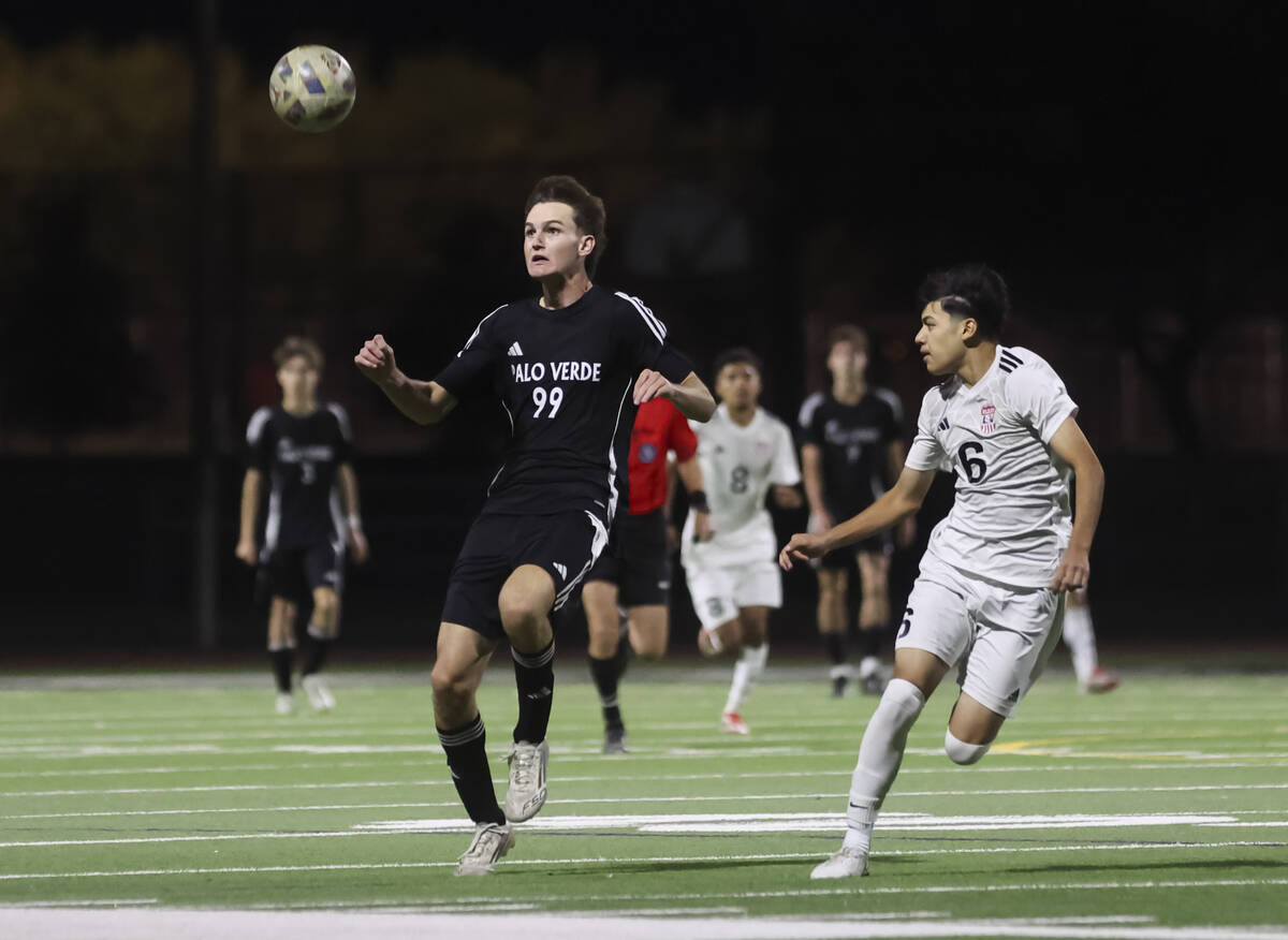 Palo Verde's Parker Turner (99) runs after the ball as Las Vegas' Israel Pelaez Jr (6 ...