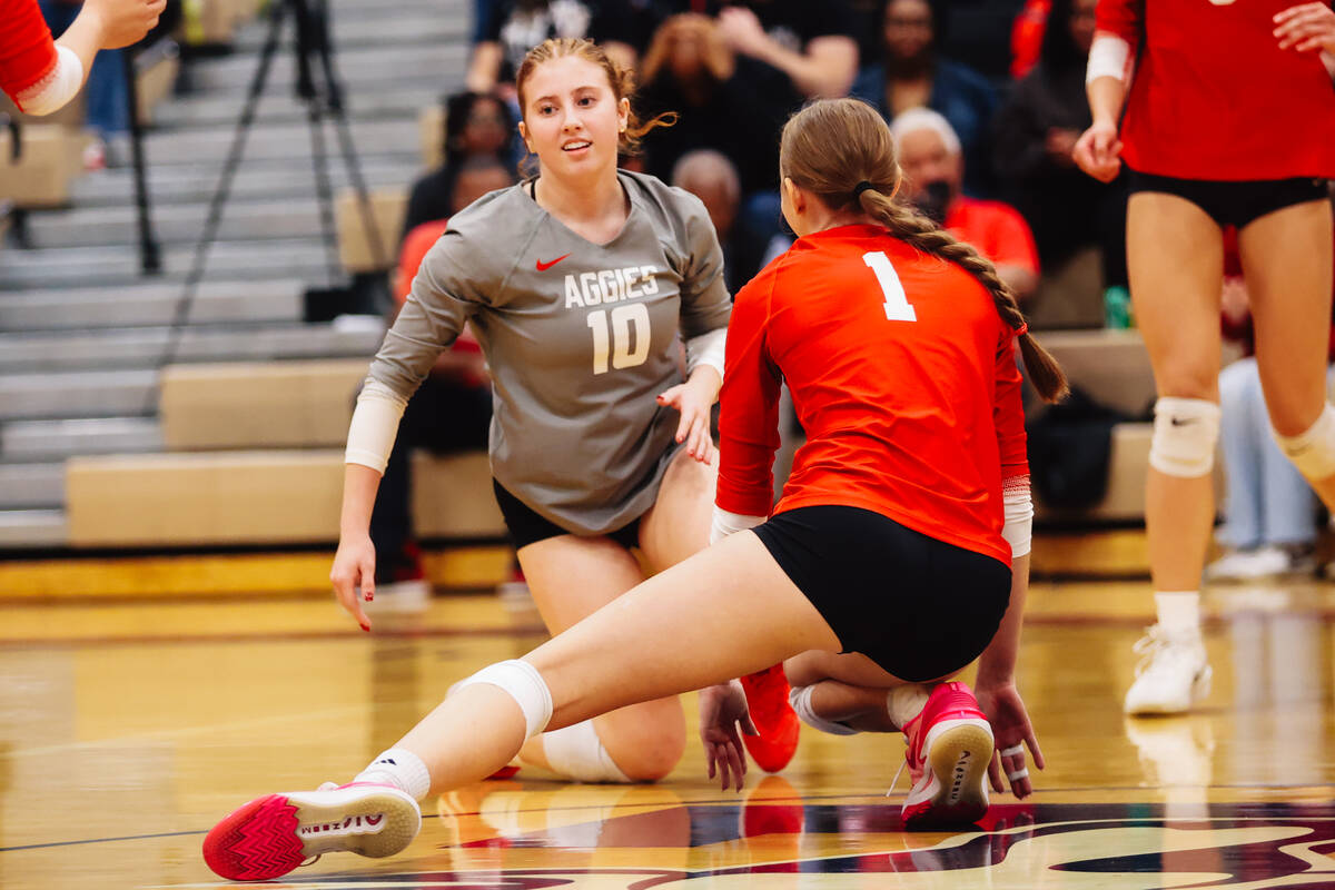 Arbor View libero Skylar Goldyn gets up during a 5A girls volleyball Southern Region semifinals ...