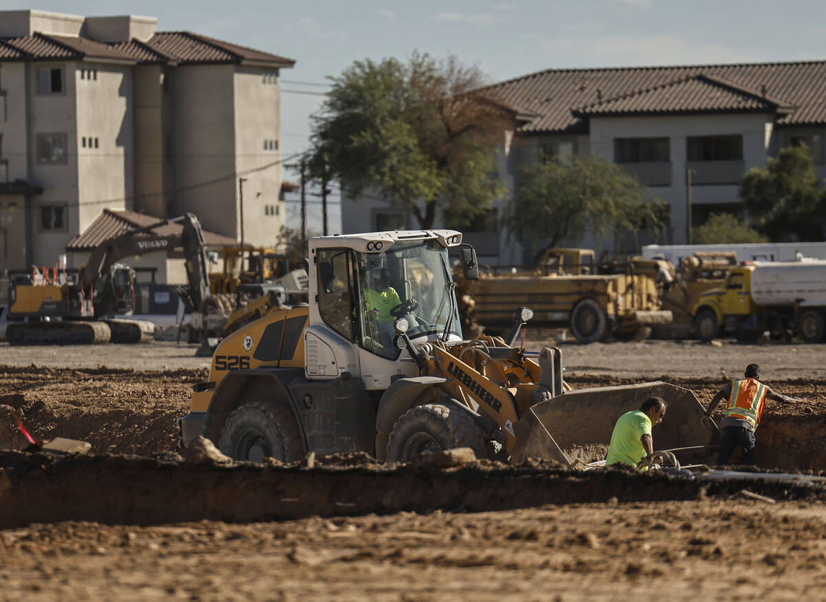 Construction continues at the new Windsor Park community Monday, Oct. 27, 2025 in North Las Veg ...