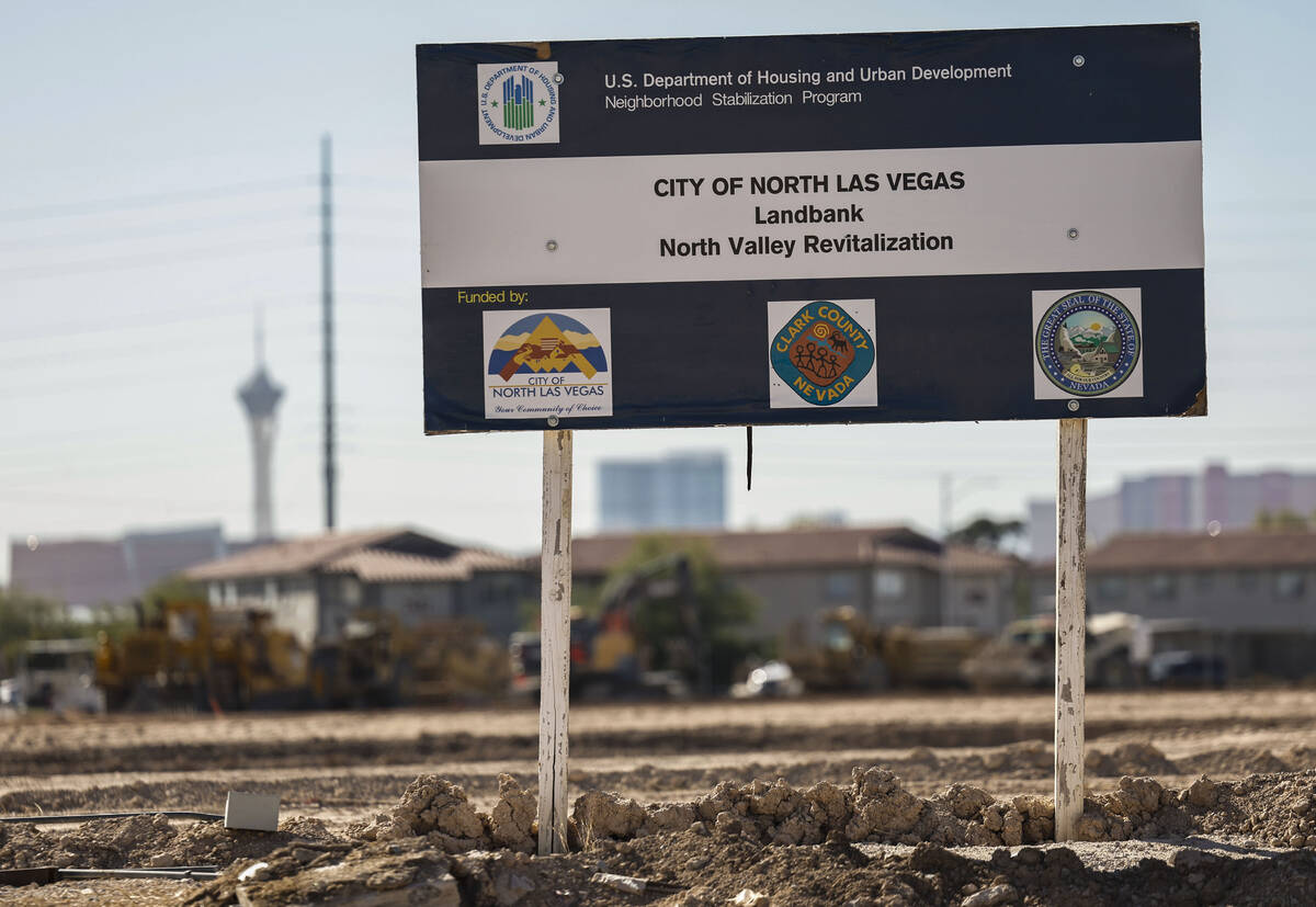 Construction continues at the new Windsor Park community Monday, Oct. 27, 2025 in North Las Veg ...