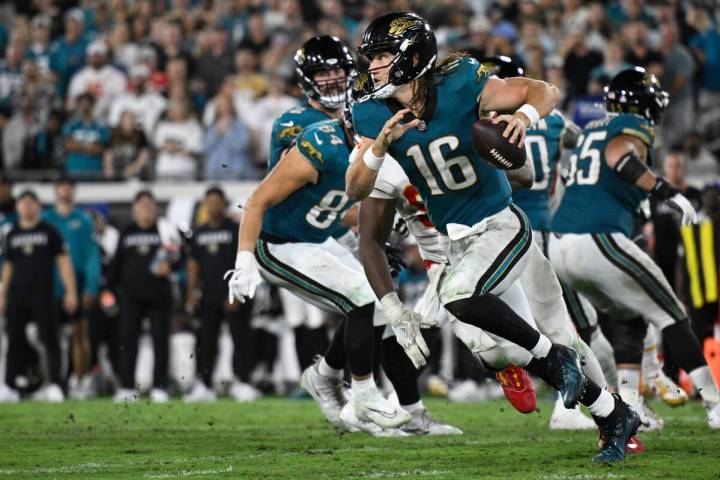 Jacksonville Jaguars quarterback Trevor Lawrence (16) scrambles for yardage against the Kansas ...