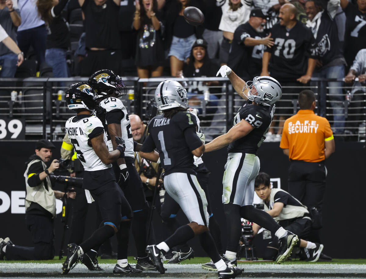 Raiders tight end Brock Bowers (89) throws the ball after scoring a touchdown against the Jacks ...