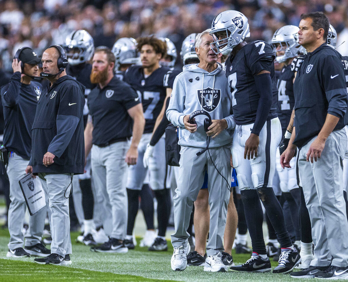 Raiders head coach Pete Carroll and quarterback Geno Smith (7) confer on the sidelines after a ...