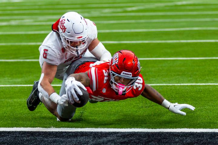UNLV tight end Var'Keyes Gumms (30) extends the ball into the end zone with New Mexico Lob ...