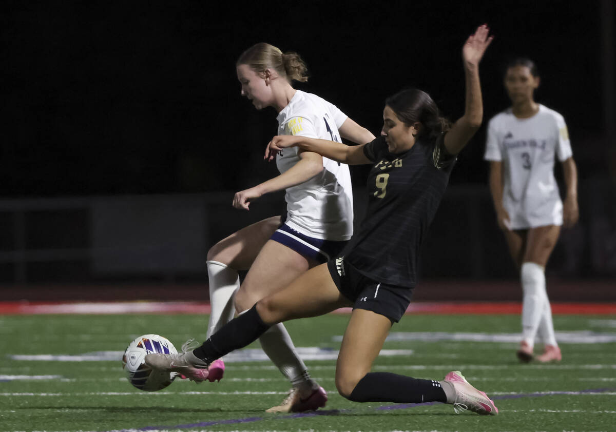 Shadow Ridge's Courtney Howard, left, and Faith Lutheran's Kenzie Turner (9) battle f ...