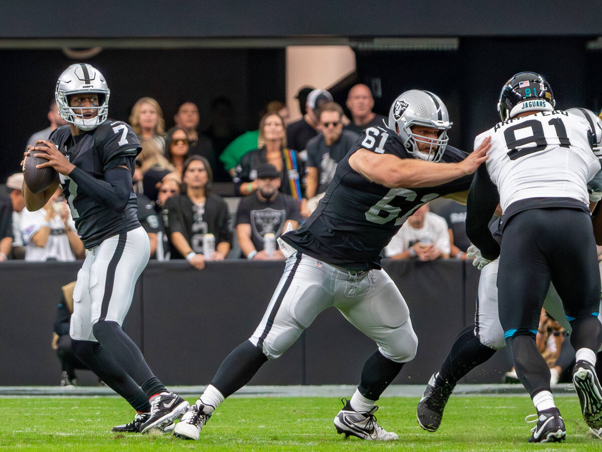Raiders quarterback Geno Smith (7) looks for an open pass during a game against the Jacksonvill ...