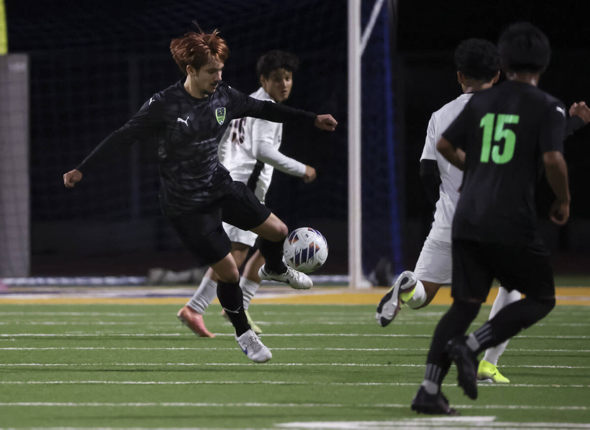 SLAM! Nevada's Dillion Clair (21) kicks the ball during the second half of a Class 4A boys ...