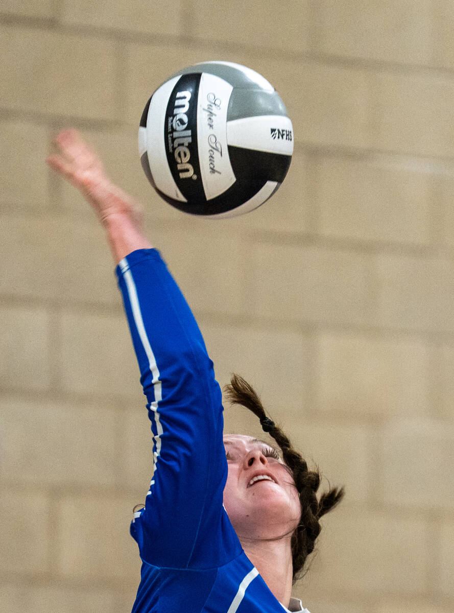 Carson’s Addy DeWitt warms up her serve before a Class 5A girls volleyball state semifin ...