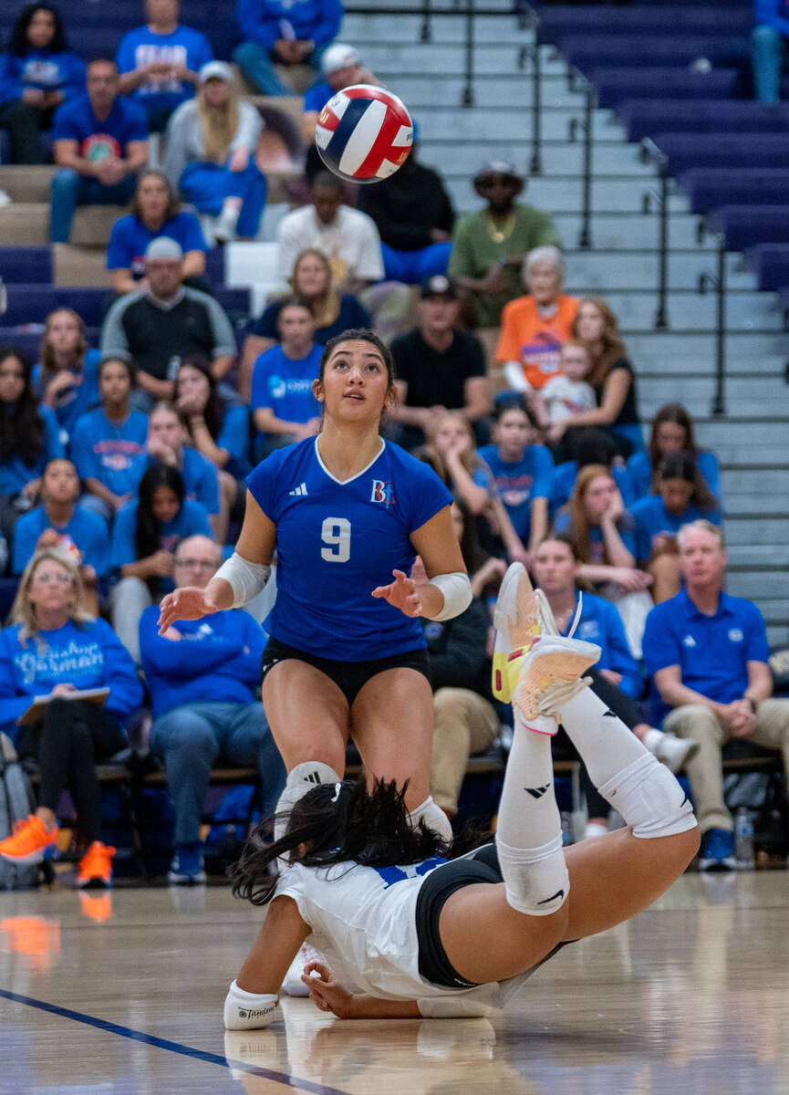 Bishop Gorman’s Chloe Lopez (12) dives for the bal during a Class 5A girls volleyball st ...