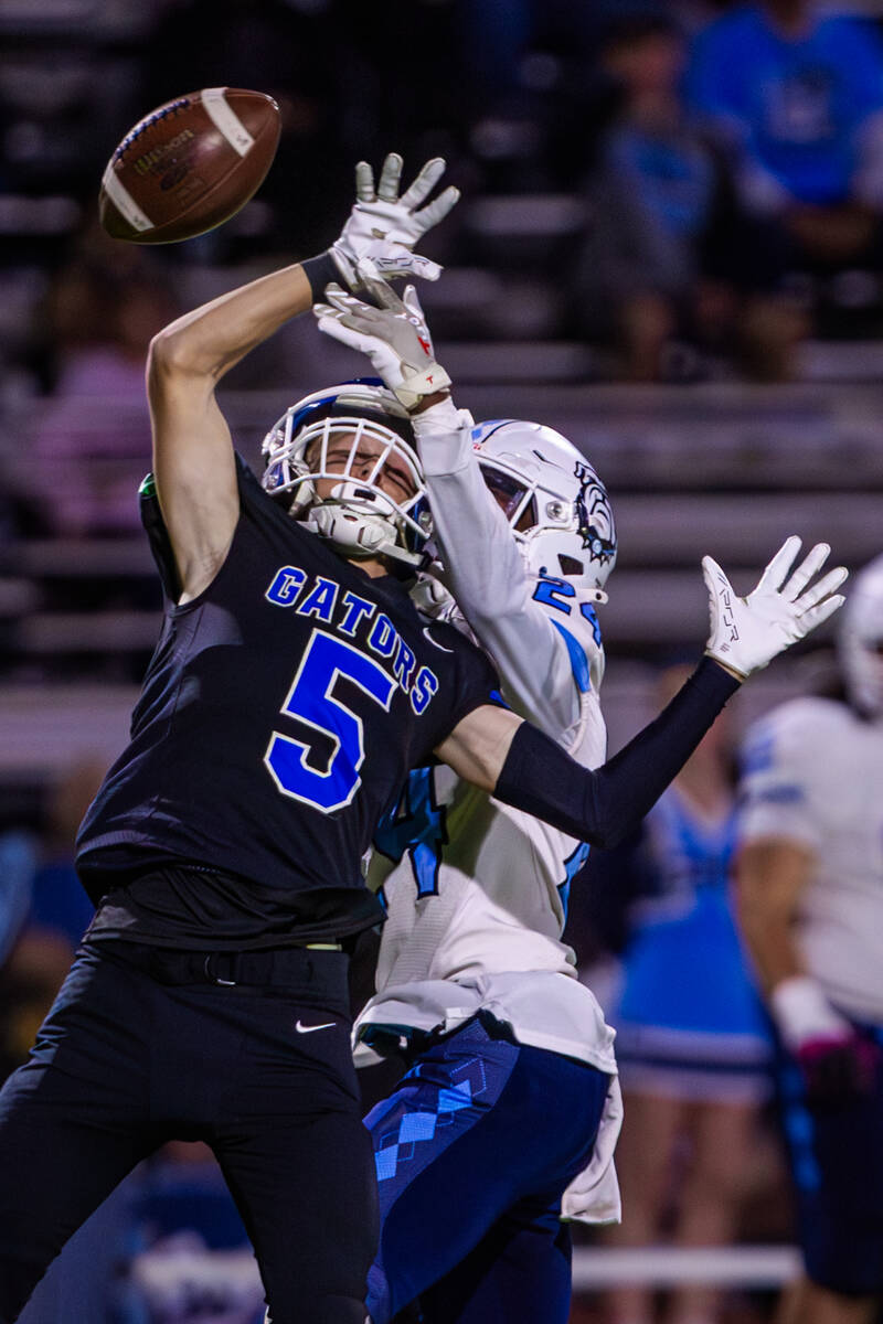 Green Valley wide receiver Sam Byington (15) misses a catch during a class 5A high school footb ...