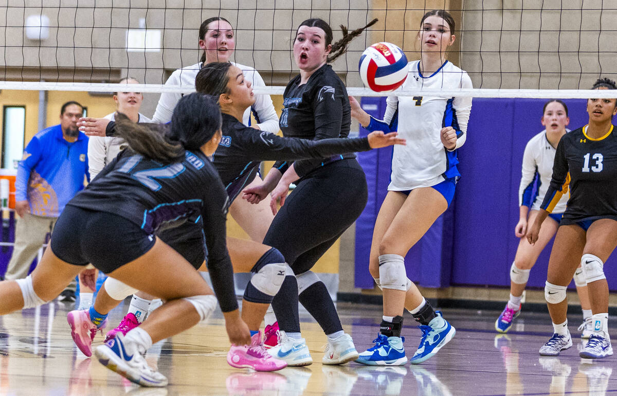 Silverado's Katie Reynoso (8) reaches to dig out a save against Sierra Vista during their ...