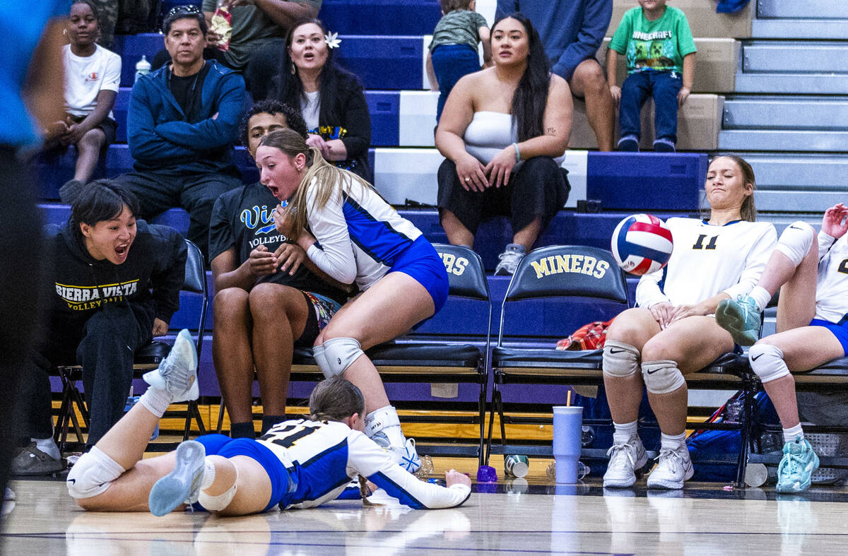 Sierra Vista's Lyla Sneek (21) is unable to save a ball near the bench as teammates react ...