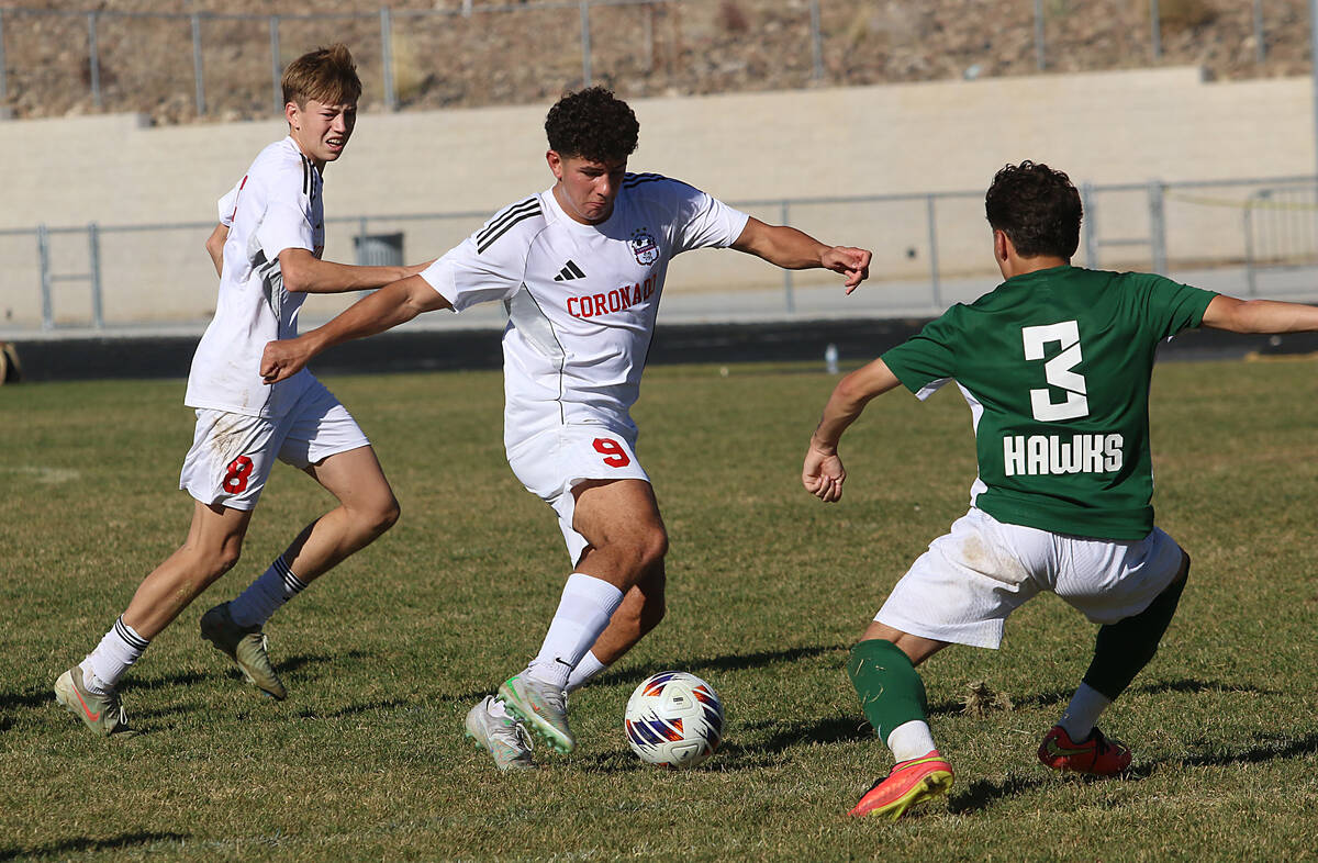 Coronado’s Dylan Flores looks to pass while taking on Hug during the NIAA 5A state championsh ...