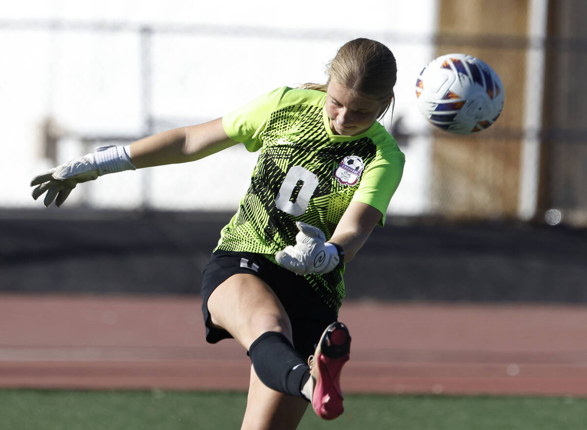 Coronado's goalkeeper Lilian Foss (0) kicks the ball during a Class 5A girls state champio ...
