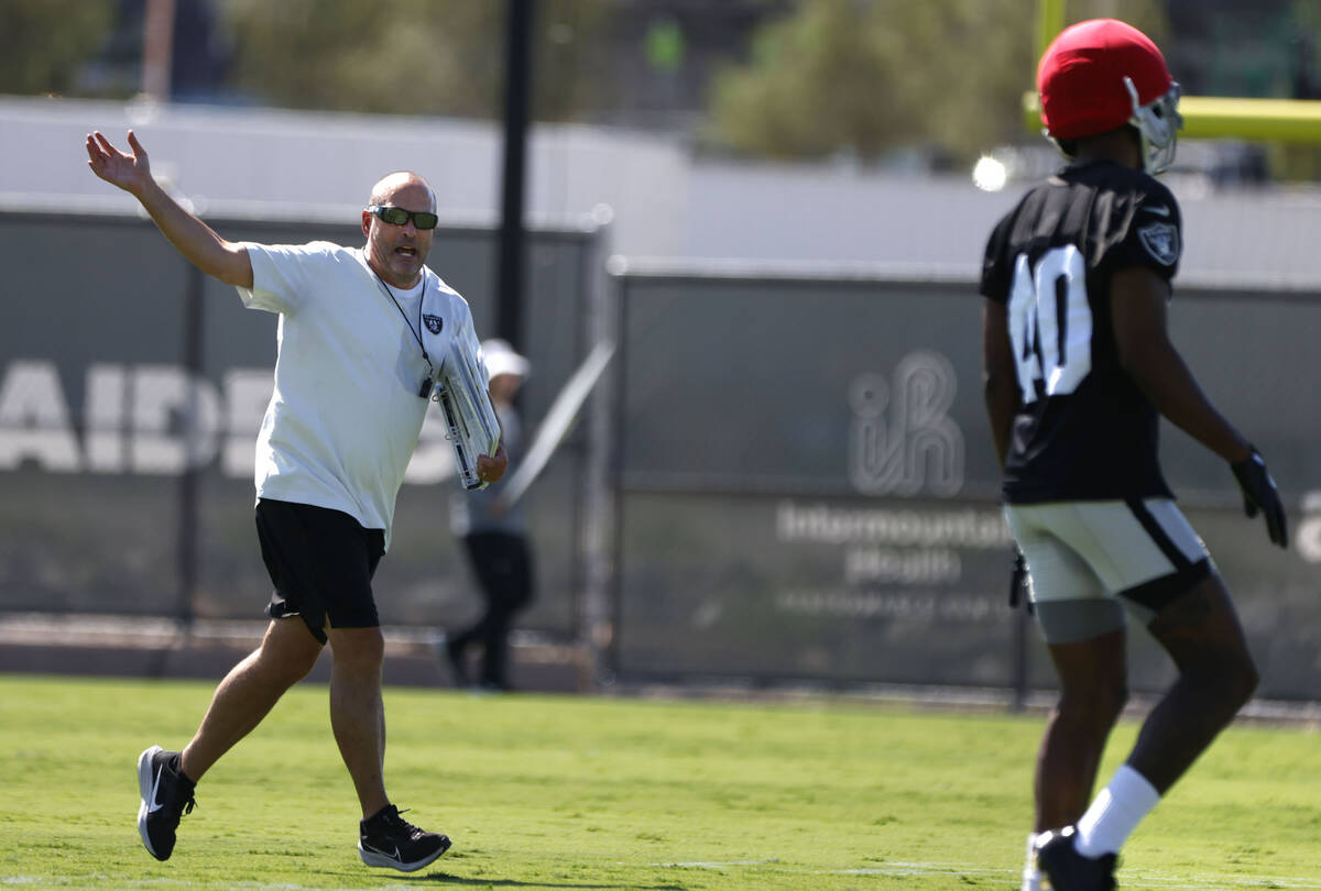 Raiders special teams coordinator Tom McMahon directs his players during practice at the Interm ...
